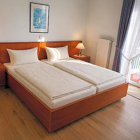 Flora Hotel 3*